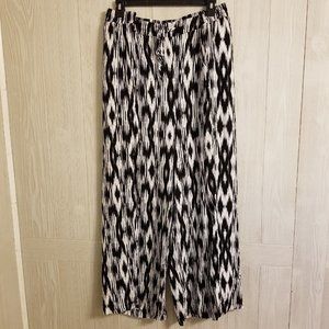 Torrid Women Size 5S Ikat Black Pull-On Wide Leg Stretch Challis High-Rise Pant